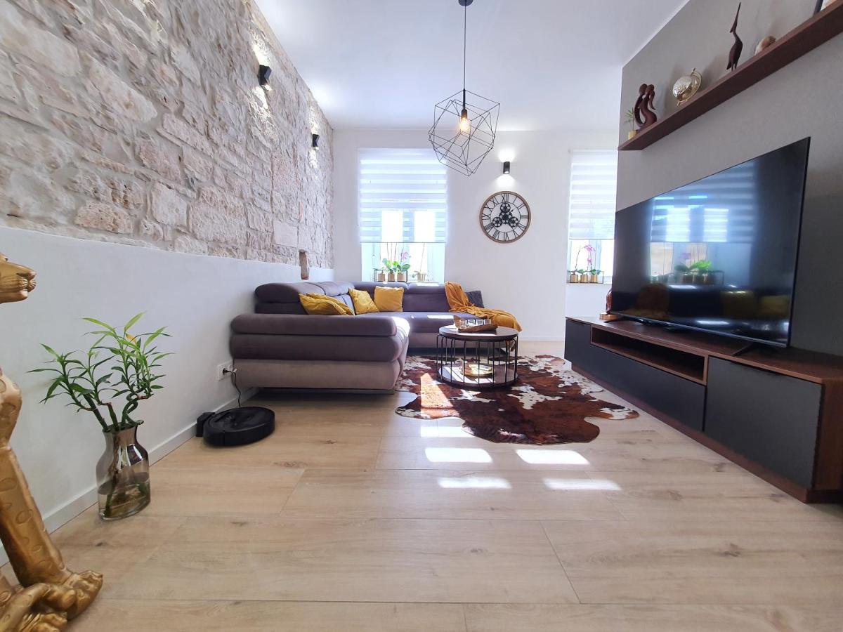 Connor Appartement Pula Buitenkant foto