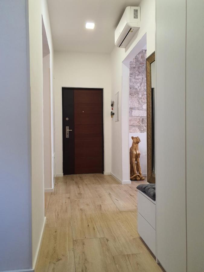 Connor Appartement Pula Buitenkant foto